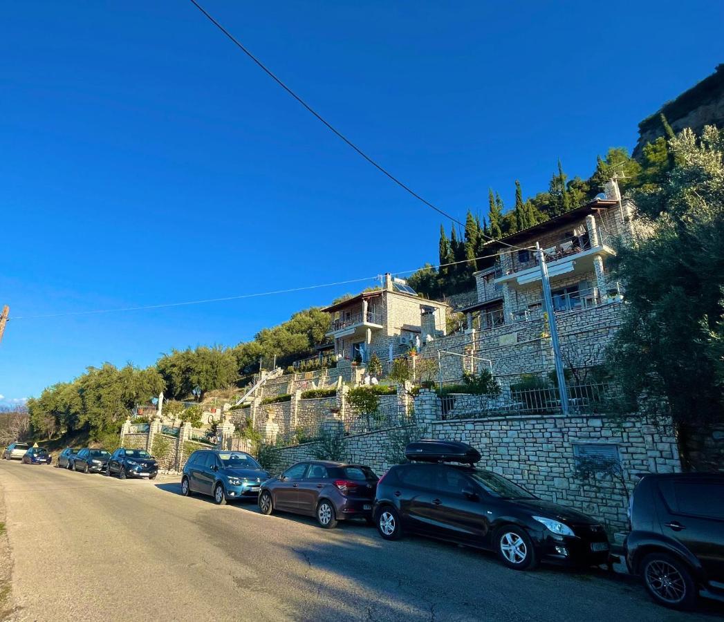 Stone Maisonettes Aigio Exterior foto