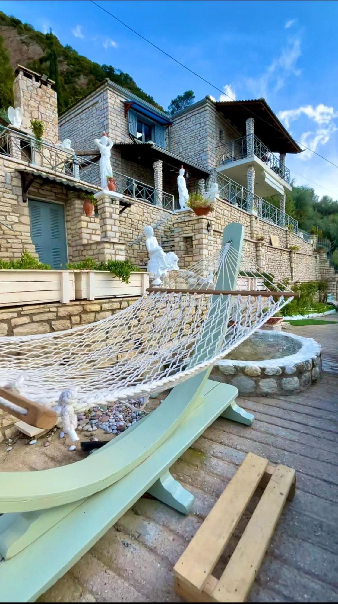 Stone Maisonettes Aigio Exterior foto